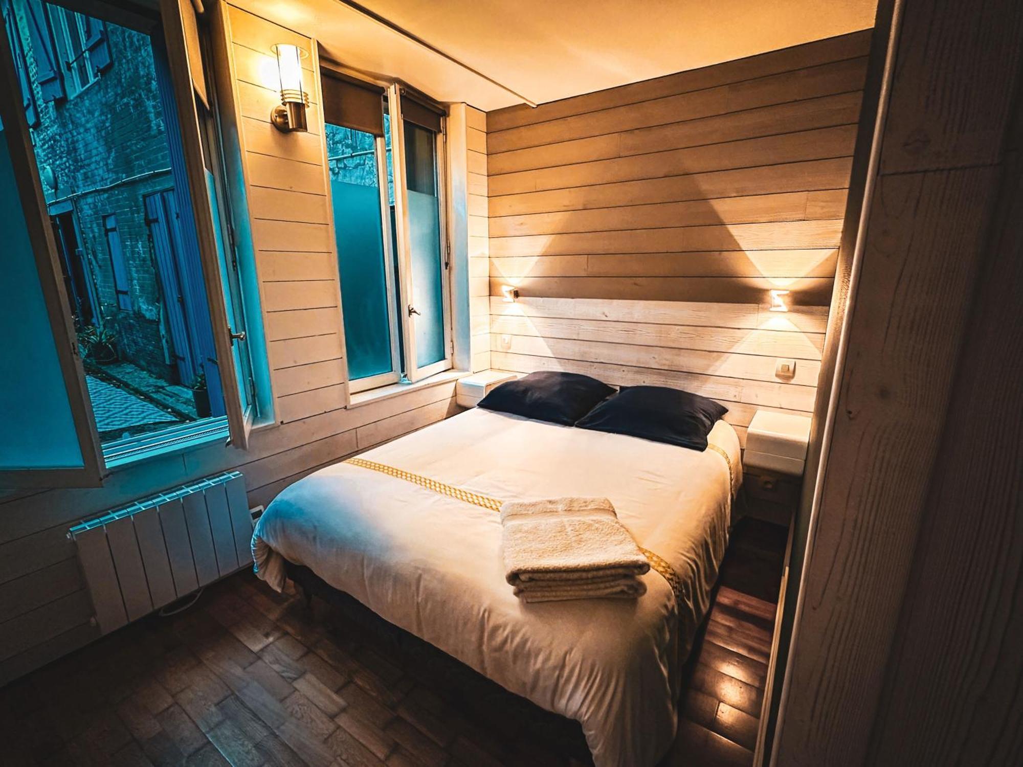 Le 105, Honfleur Bed & Breakfast ภายนอก รูปภาพ